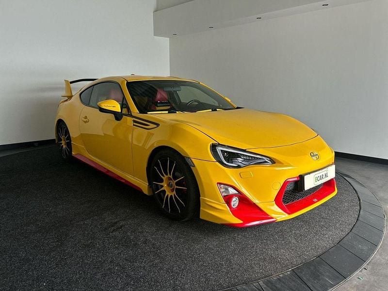 Gelb Gebraucht 2015 Toyota GT86 GT | 18.000 € - Bild 1/4