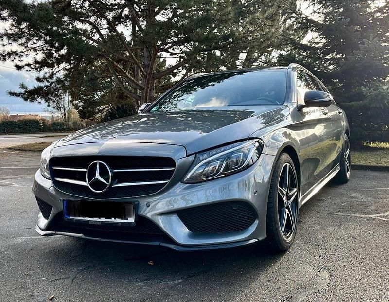 Grau Gebraucht 2017 Mercedes C300 AMG line Limousine | 20.999 € (Fairer Preis) - Bild 1/4