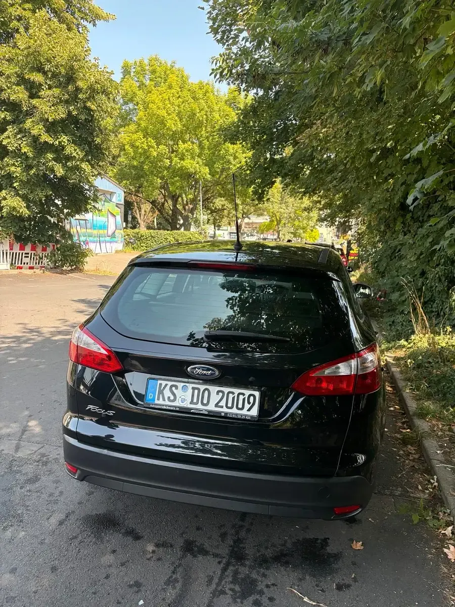 Gebraucht Ford Focus 85 PS (62 kW) 2014 Schwarz Kombi