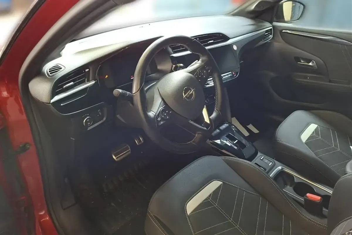 Gebraucht Opel Corsa-e 100 kW (136 PS) 2023 Karbon schwarz met. Kleinwagen