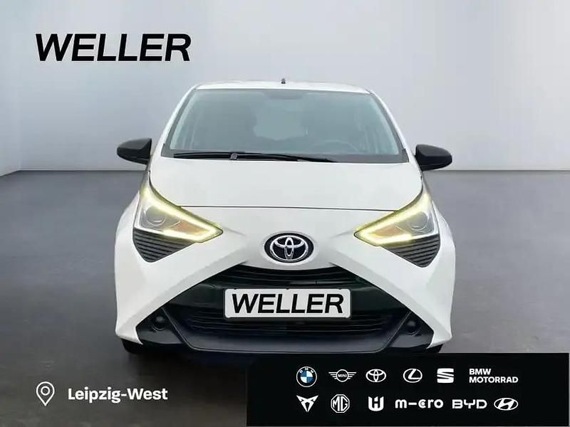 Gebraucht Toyota Aygo 72 PS (52 kW) 2021 Pianosaweiß Kleinwagen