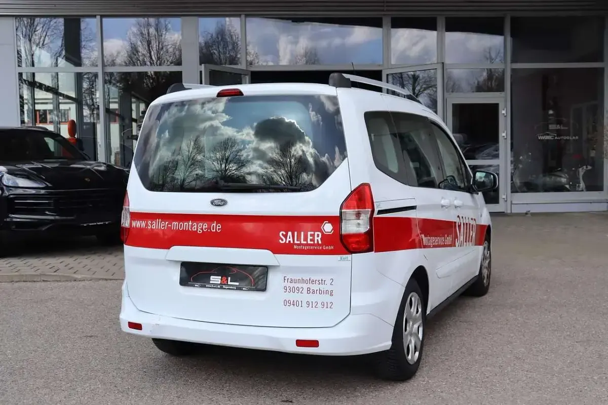 Gebraucht Ford Tourneo Courier 101 PS (74 kW) 2019 Frostweiß Van / Kleinbus