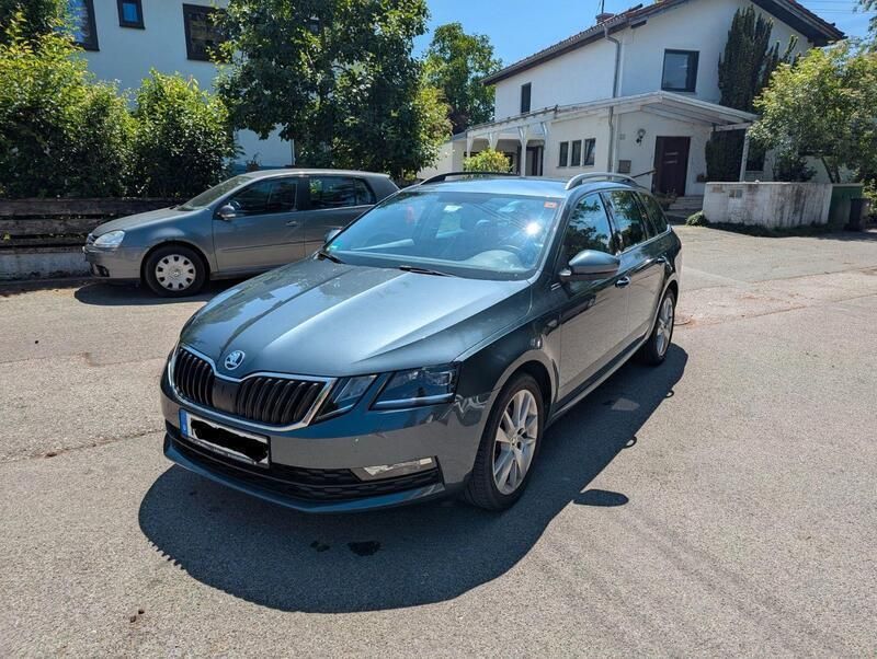 Grau Gebraucht 2019 Skoda Octavia Clever Kombi | 18.700 € (Fairer Preis) - Bild 1/4