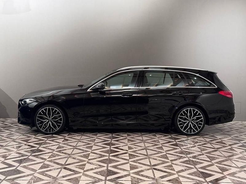 Gebraucht Mercedes C200 163 PS (119 kW) 2022 Ung. schwarz  unilack Kombi