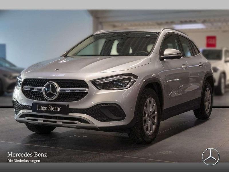 Gebraucht Mercedes GLA200 Style 163 PS (119 kW) 2022 Silber SUV