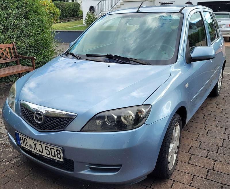 Blau Gebraucht 2005 Mazda 2 Active Limousine | 700 € (Superpreis) - Bild 1/4