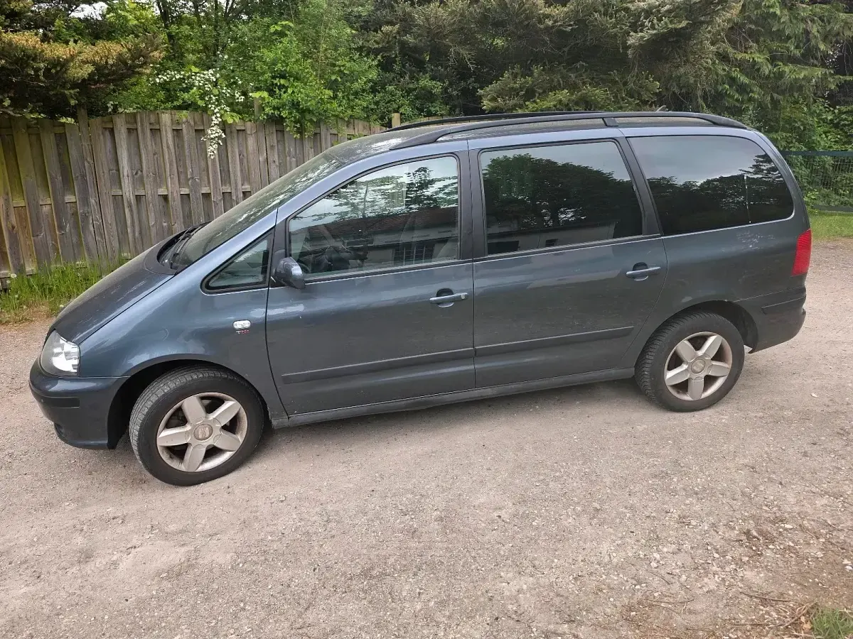Używany Seat Alhambra 140 KM (102 kW) 2007 Czarny Minivan