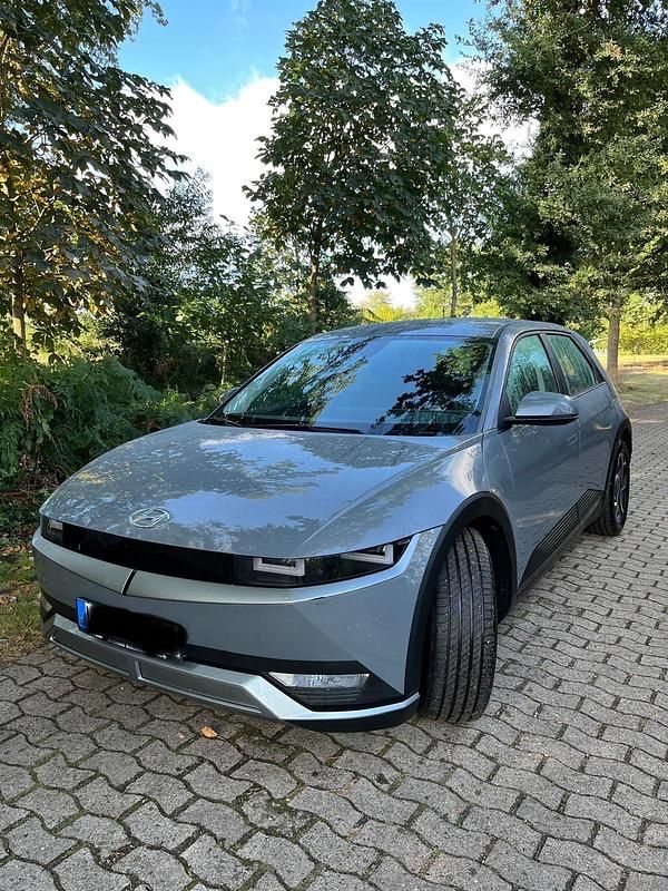 Grau Gebraucht 2023 Hyundai Ioniq 5 SUV | 31.500 € (Superpreis) - Bild 1/4