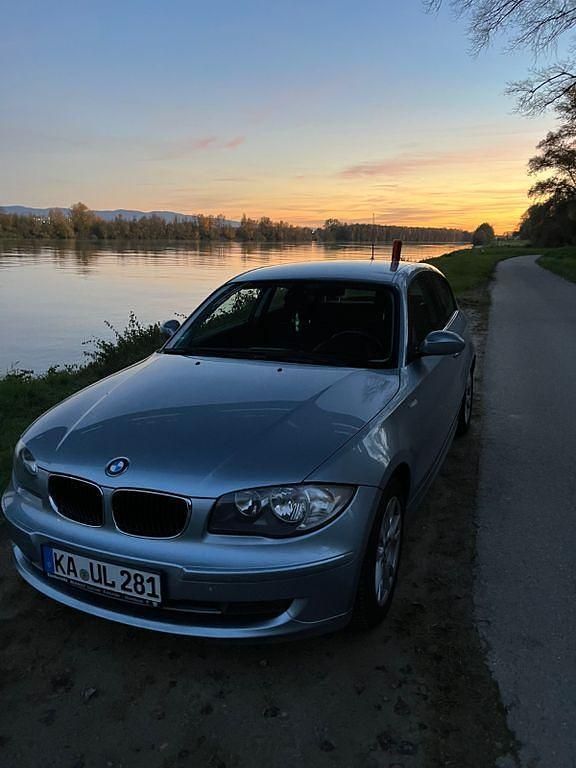 Blau Gebraucht 2008 BMW 118 Kleinwagen | 5.800 € (Teuer) - Bild 1/4