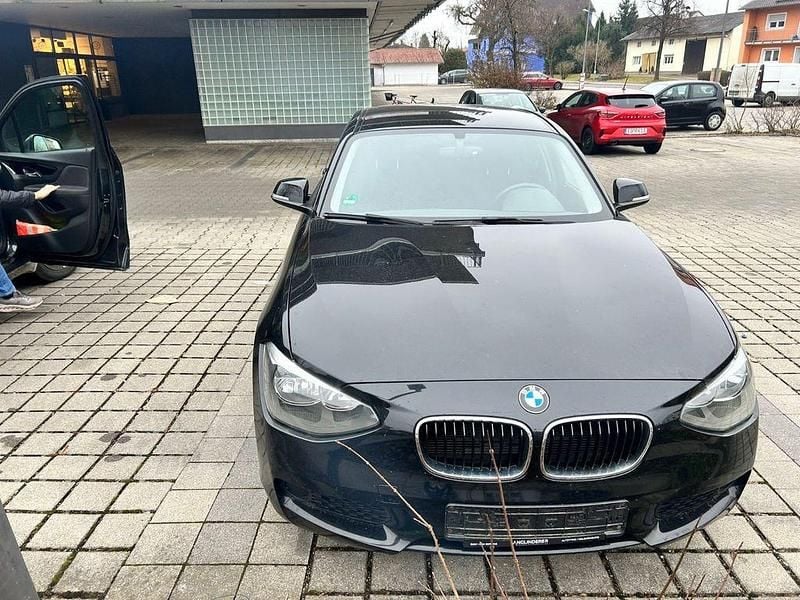 Schwarz Gebraucht 2012 BMW 116 Sport Line Kleinwagen | 3.300 € (Superpreis) - Bild 1/4