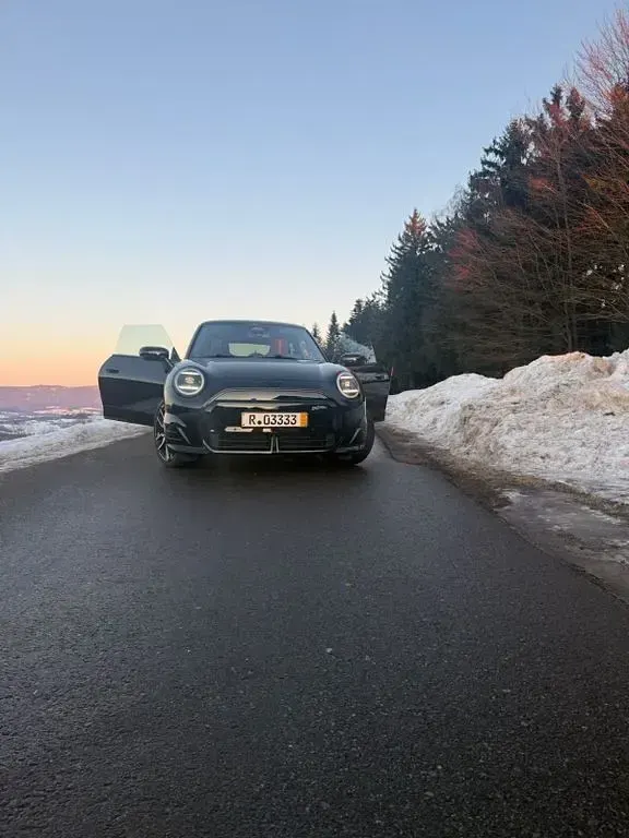 Neu Mini Cooper SE 160 kW (218 PS) 2026 Schwarz Kleinwagen