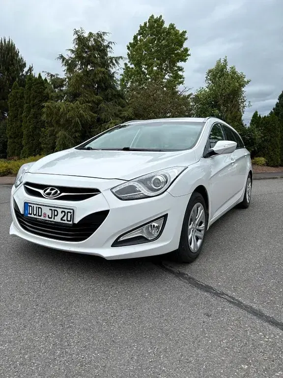 Gebraucht Hyundai i40 Edition 135 PS (99 kW) 2014 Weiß Kombi