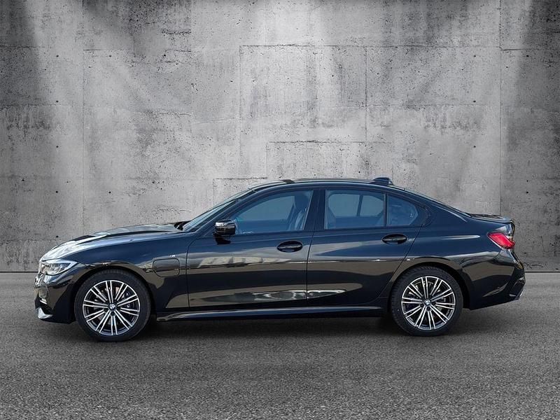 Gebraucht BMW 330e M Sport 252 PS (185 kW) 2019 Schwarz Limousine