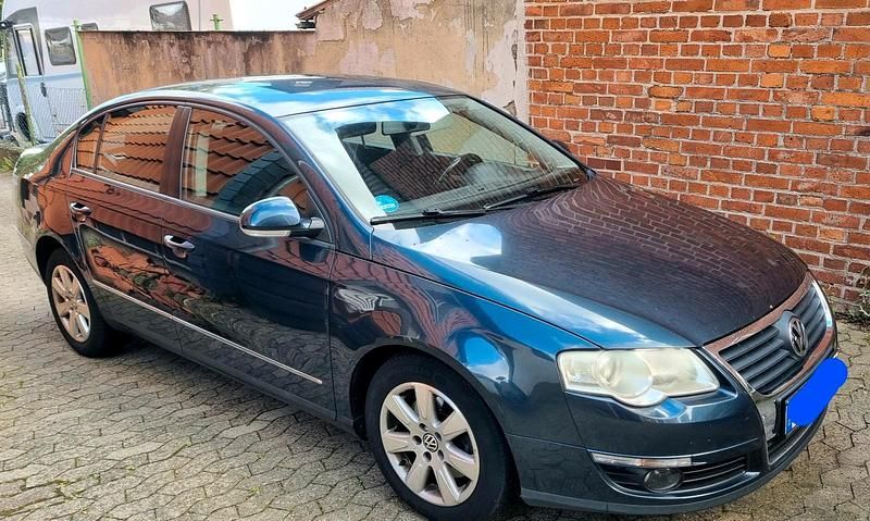 Blau Gebraucht 2008 VW Passat Limousine | 2.100 € (Superpreis) - Bild 1/4