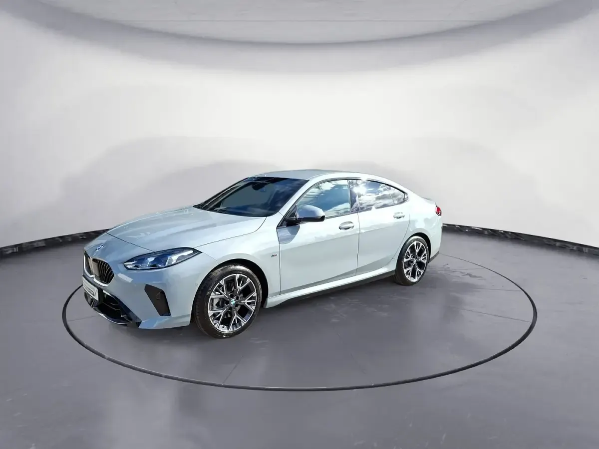 Gebraucht BMW 220 M Sport 170 PS (125 kW) 2025 Silber Coupé