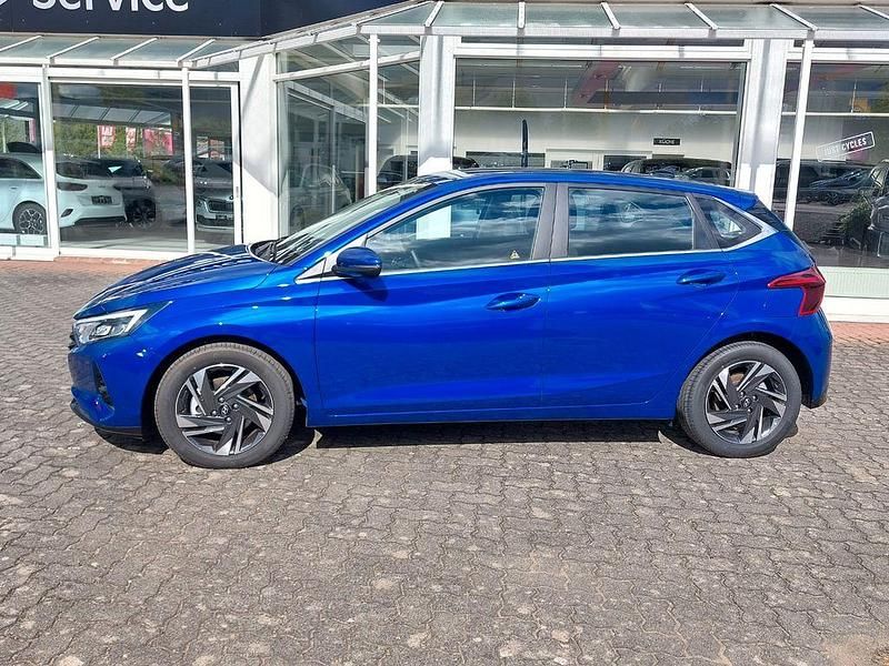 Gebraucht Hyundai i20 Trend 101 PS (74 kW) 2023 Blau Limousine