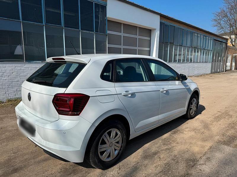 Gebraucht VW Polo 65 PS (47 kW) 2017 Weiß Kleinwagen