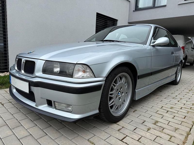 Silber Gebraucht 1993 BMW M3 Sport Line Coupé | 25.900 € - Bild 1/4