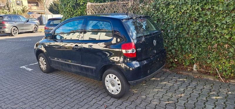 Gebraucht VW Fox 54 PS (39 kW) 2008 Schwarz Kleinwagen