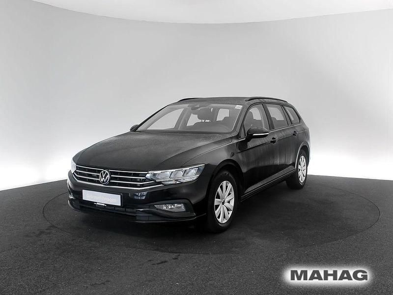 Gebraucht VW Passat R 150 PS (110 kW) 2023 Schwarz Kombi