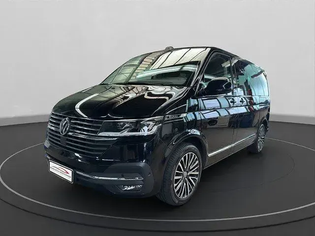 Gebraucht VW Multivan Highline 204 PS (150 kW) 2023 Deep black perleffekt Van / Kleinbus