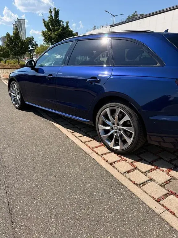 Gebraucht Audi A4 Design 231 PS (169 kW) 2019 Blau Kombi