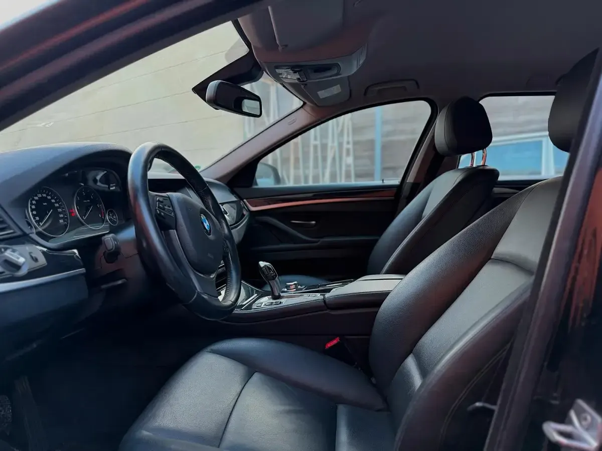 Gebraucht BMW 520 Comfort Edition 190 PS (139 kW) 2014 Schwarz Kombi