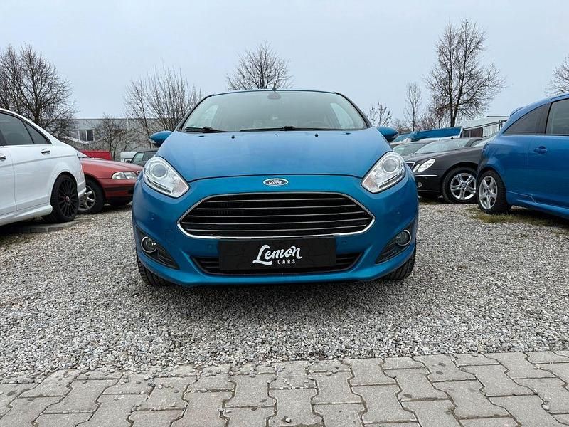 Gebraucht Ford Fiesta Individual 95 PS (69 kW) 2012 Blau Kleinwagen