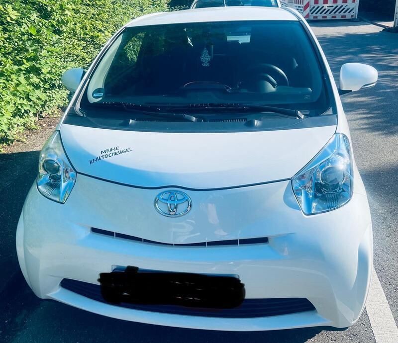 Weiß Gebraucht 2011 Toyota iQ Kleinwagen | 5.700 € (Fairer Preis) - Bild 1/4