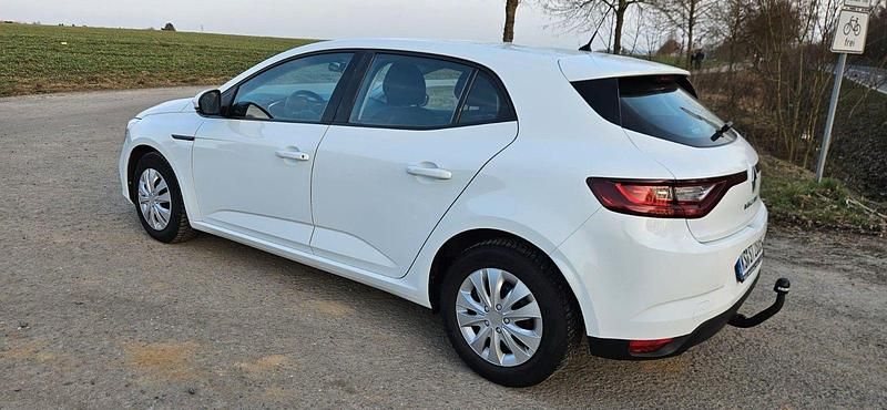 Gebraucht Renault Mégane IV Intens 101 PS (74 kW) 2017 Weiß Limousine