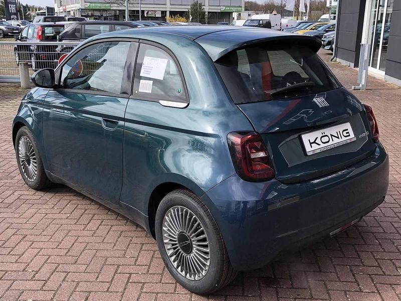 Neu Fiat 500 65 PS (47 kW) 2026 Grün Kleinwagen