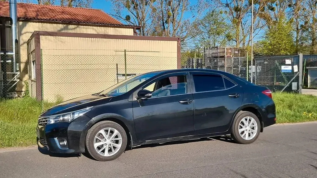 Gebraucht Toyota Corolla Executive 132 PS (97 kW) 2016 Schwarz Limousine