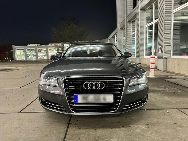 Grau Gebraucht 2012 Audi A8 Limousine | 17.000 € (Fairer Preis) - Bild 1/4
