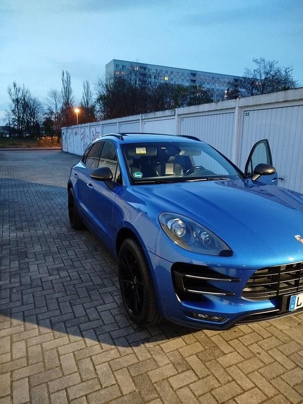 Blau Gebraucht 2015 Porsche Macan Turbo SUV | 28.500 € (Guter Preis) - Bild 1/4