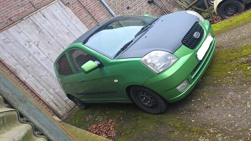 Grün Gebraucht 2002 Kia Picanto Kleinwagen | 700 € - Bild 1/3