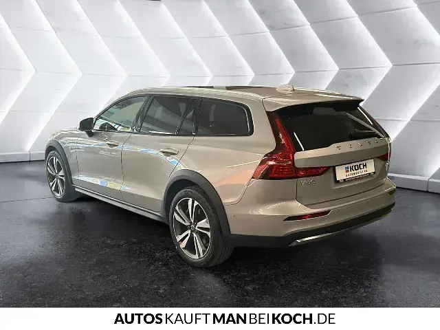 Gebraucht Volvo V60 CC 184 PS (135 kW) 2024 Kombi