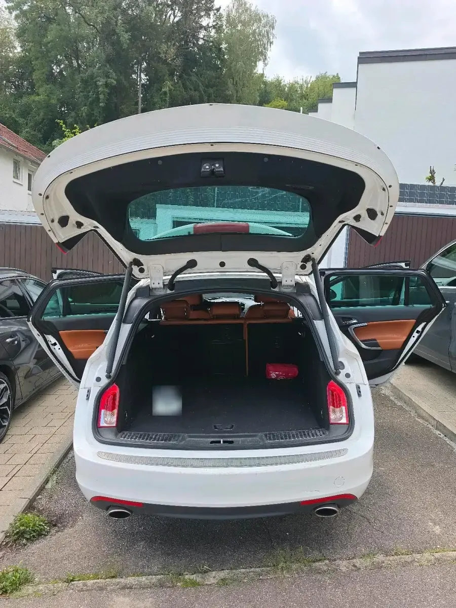 Gebraucht Opel Insignia 179 PS (131 kW) 2011 Weiß Kombi