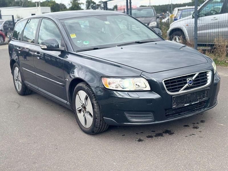 Grau Gebraucht 2010 Volvo V50 Kombi | 3.999 € (Guter Preis) - Bild 1/4