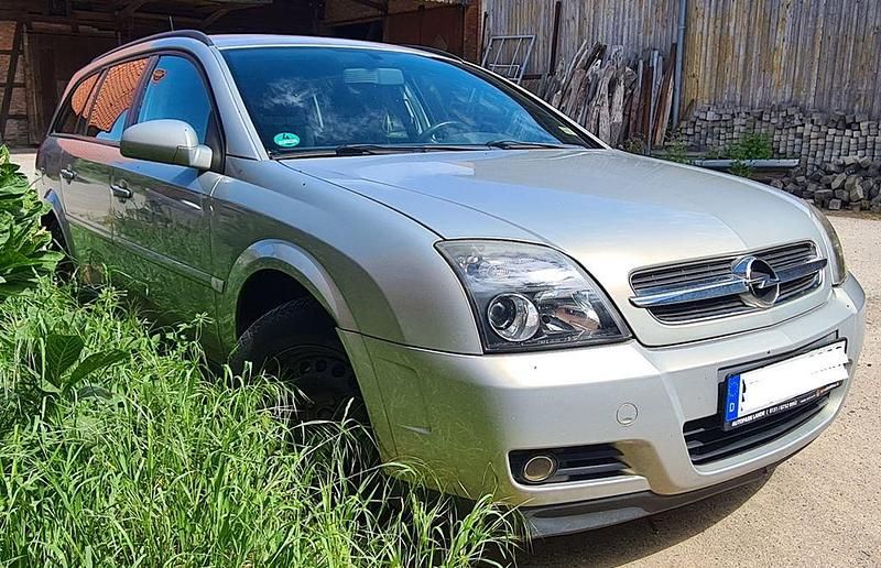 Grau Gebraucht 2005 Opel Vectra Edition Kombi | 3.900 € - Bild 1/4