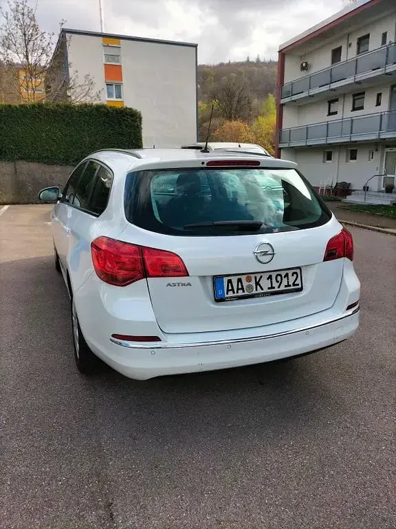 Gebraucht Opel Astra Active 95 PS (69 kW) 2013 Weiß Kombi