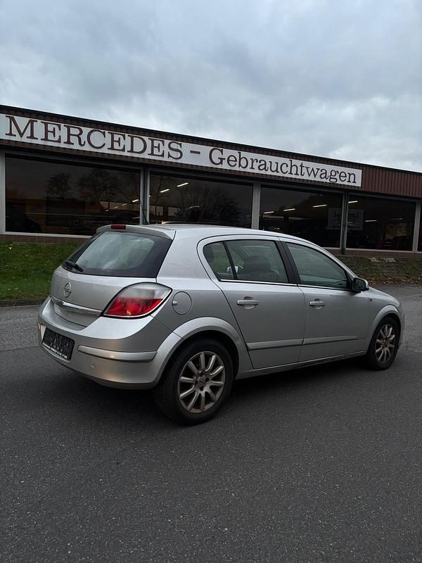 Gebraucht Opel Astra 105 PS (77 kW) 2005 Silber Limousine