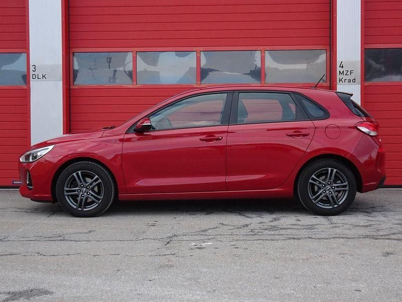 Gebraucht Hyundai i30 99 PS (72 kW) 2017 Weiß Limousine