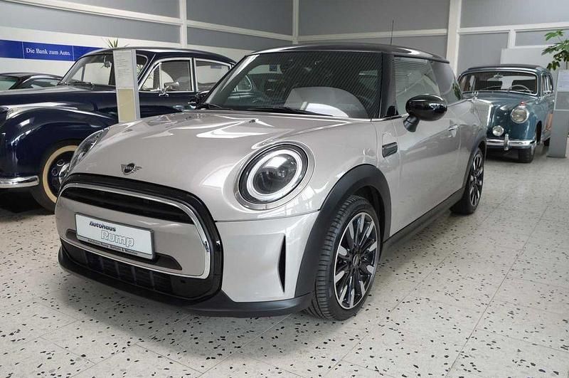Grau Gebraucht 2021 Mini Cooper Classic Kleinwagen | 23.650 € (Etwas zu teuer) - Bild 1/4