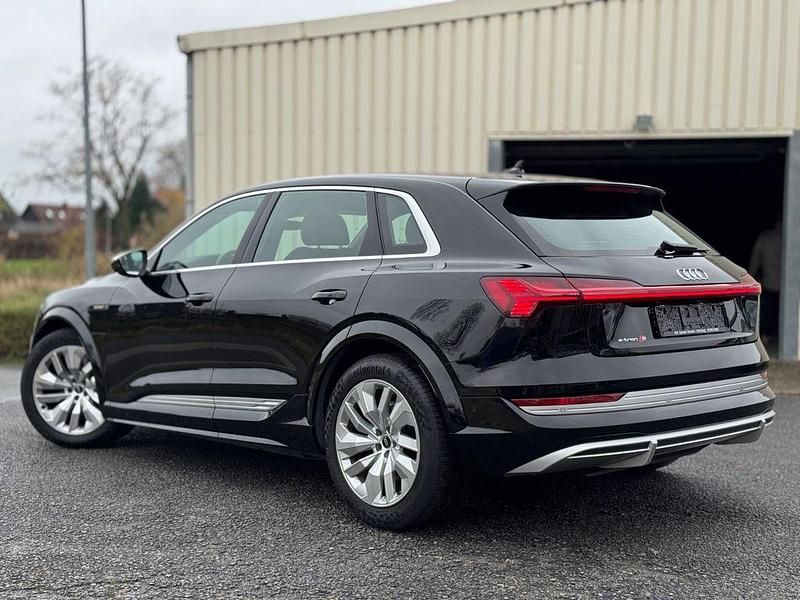Gebraucht Audi e-tron S-Line 369 kW (503 PS) 2022 Schwarz SUV