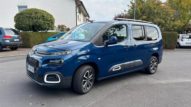 Blau Gebraucht 2018 Citroën Berlingo Feel Van / Kleinbus | 19.500 € (Teuer) - Bild 1/4