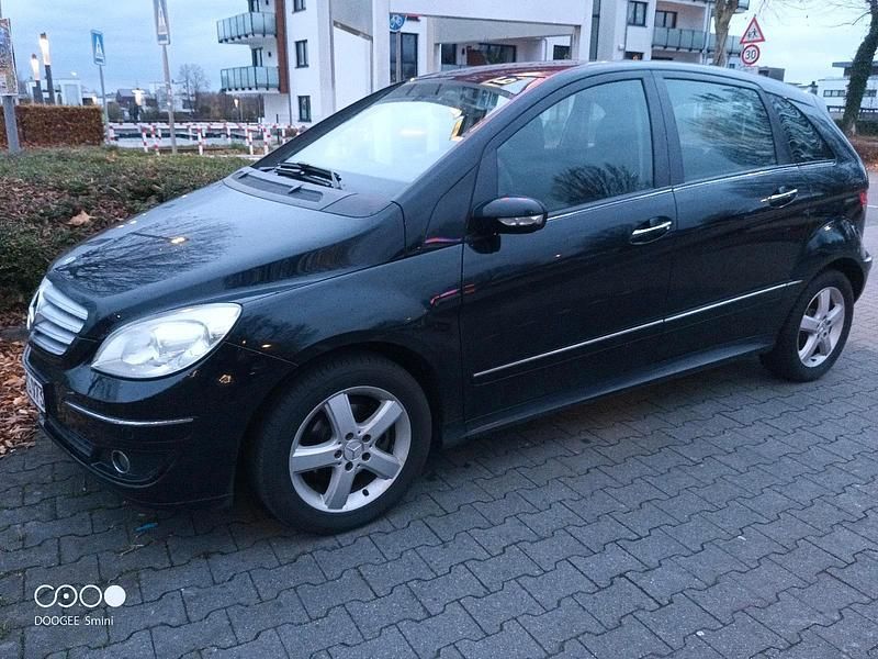 Schwarz Gebraucht 2006 Mercedes B150 Van / Kleinbus | 3.900 € (Fairer Preis) - Bild 1/4