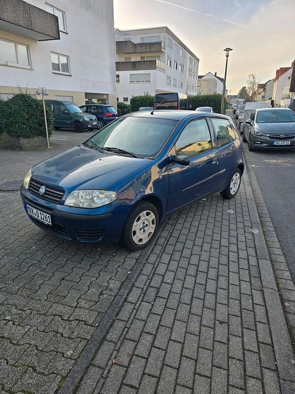 Blau Gebraucht 2004 Fiat Punto Active Limousine | 500 € (Superpreis) - Bild 1/4