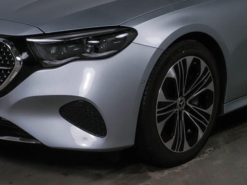 Gebraucht Mercedes E300 197 PS (144 kW) 2024 Silber Limousine