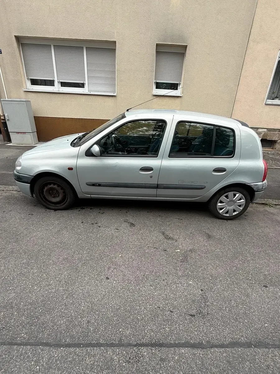 Gebraucht Renault Clio 75 PS (55 kW) 2000 Silber Kleinwagen