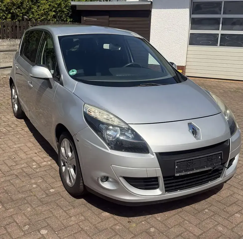Gebraucht Renault Scénic III Dynamique 110 PS (80 kW) 2011 Silber Van / Kleinbus